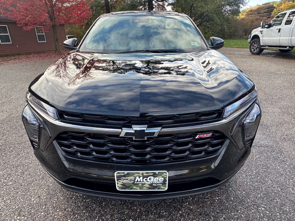 Used 2024 Chevrolet Trax RS w/ Sunroof Package FWD image 8