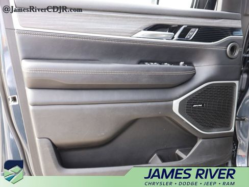 Used 2023 Jeep Wagoneer L Series II image 22