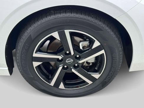 Certified 2025 Nissan Sentra SV image 9