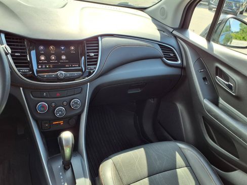 Used 2021 Chevrolet Trax LT w/ Midnight Edition AWD/4WD image 5