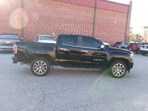Used 2021 GMC Canyon Denali image 2
