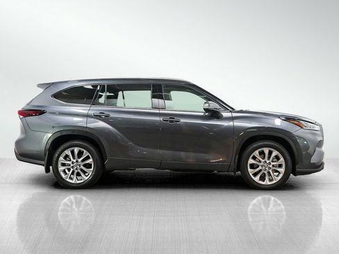 Used 2024 Toyota Highlander Limited AWD/4WD image 6