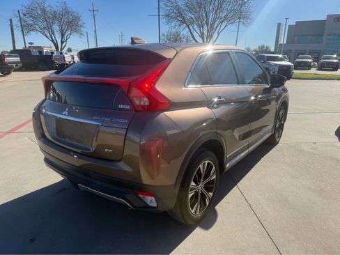 Used 2018 Mitsubishi Eclipse Cross SE image 3