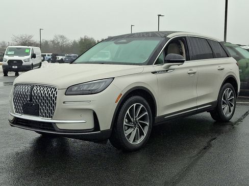 Used 2024 Lincoln Corsair AWD w/ Equipment Group 101A image 3