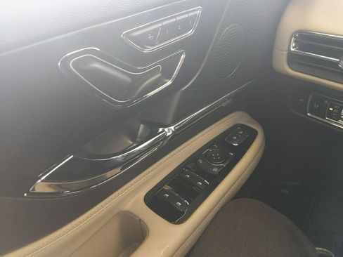 Used 2025 Lincoln Corsair AWD w/ Equipment Group 101A image 24