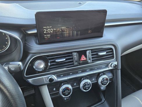 Used 2023 Genesis G70 2.0T image 8