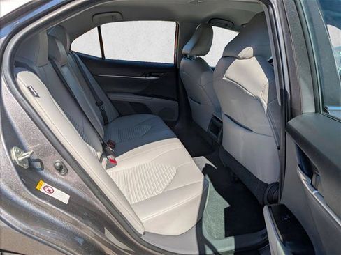 Used 2018 Toyota Camry SE FWD image 17