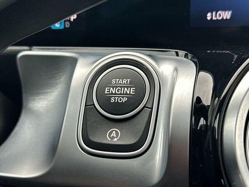 Used 2025 Mercedes-Benz GLB 250 image 27