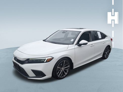 Used 2023 Honda Civic Touring image 3