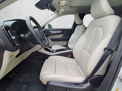 Used 2024 Volvo XC40 B5 Plus w/ Protection Package Premier AWD/4WD image 17