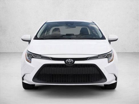 Used 2021 Toyota Corolla LE FWD image 2