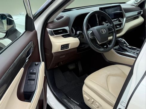 Used 2021 Toyota Highlander Platinum AWD/4WD image 10