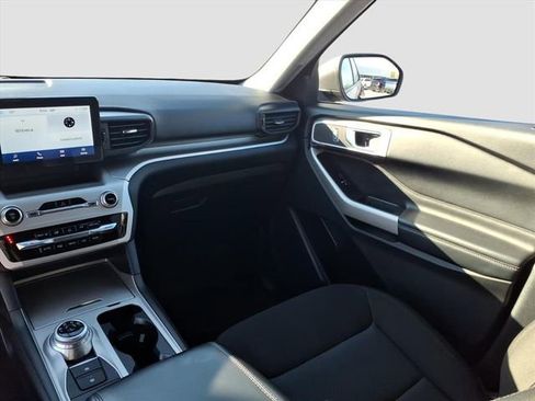 Used 2022 Ford Explorer XLT image 14
