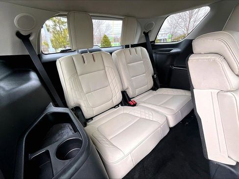 Used 2017 Ford Explorer Platinum image 27