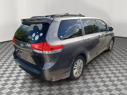 Used 2014 Toyota Sienna XLE FWD image 4