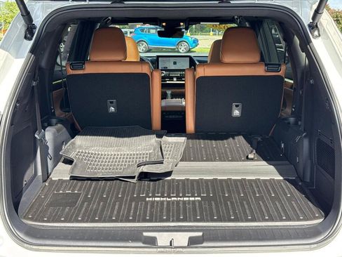 Certified 2026 Toyota Highlander Platinum AWD/4WD image 5