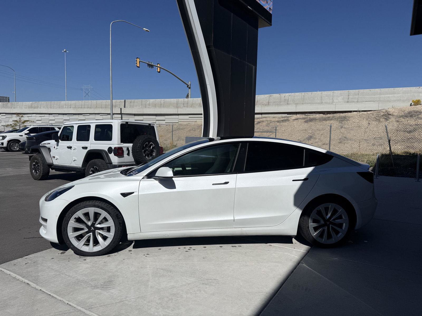Used 2022 Tesla Model 3 Long Range AWD/4WD image 5