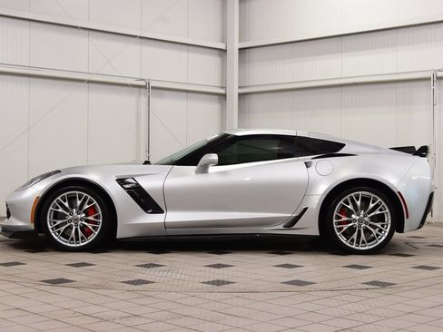 Used 2015 Chevrolet Corvette Z06 w/ 3LZ Preferred Equipment Group image 7