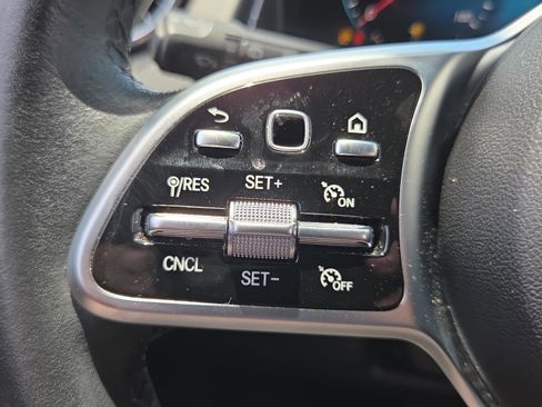 Used 2022 Mercedes-Benz GLB 250 image 25