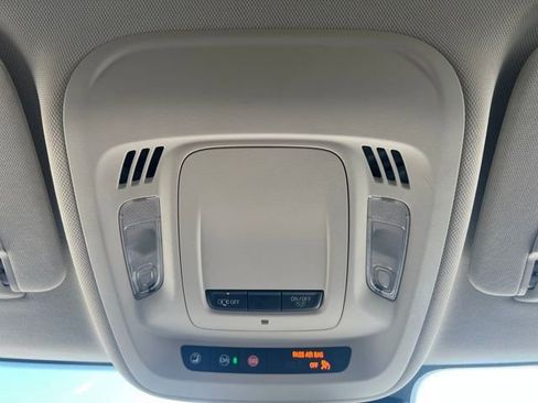 Used 2023 Buick Envision Essence image 28