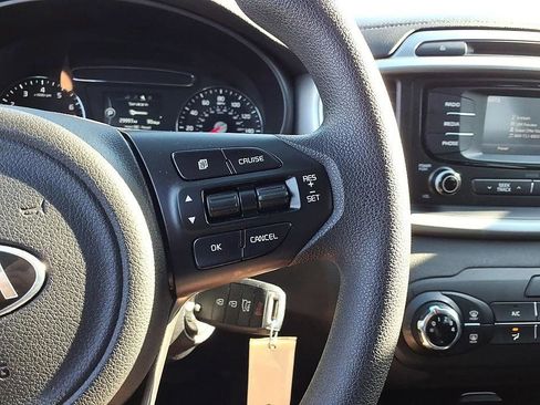 Used 2017 Kia Sorento FWD image 27