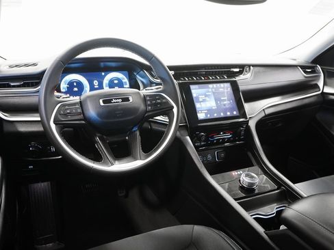 Certified 2024 Jeep Grand Cherokee Laredo image 17