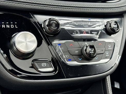 New 2026 Chrysler Pacifica Limited w/ S Appearance Package image 21