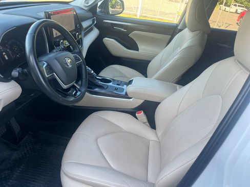 Used 2023 Toyota Highlander Limited AWD/4WD image 11