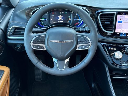 Used 2022 Chrysler Pacifica Pinnacle FWD image 16