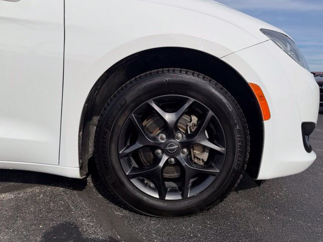 Used 2020 Chrysler Pacifica Limited FWD image 8