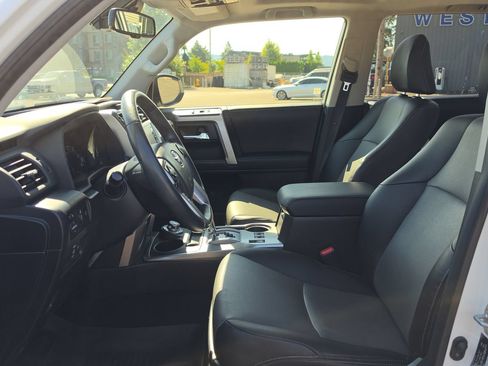 Used 2022 Toyota 4Runner SR5 Premium w/ Moonroof Package AWD/4WD image 18