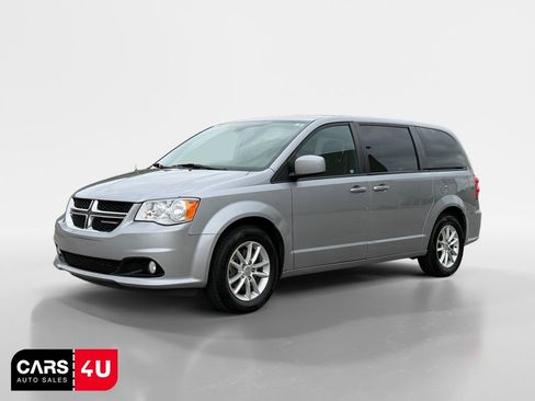 Used 2020 Dodge Grand Caravan SE FWD image 3