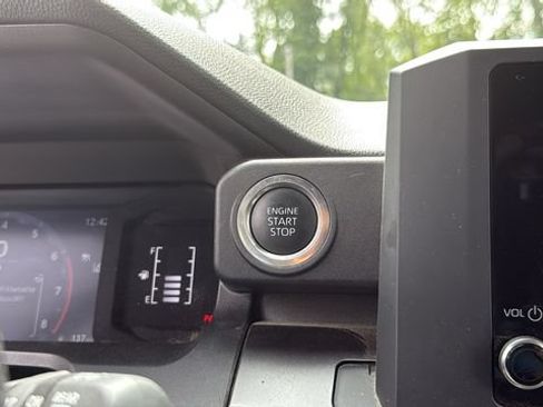 Certified 2025 Toyota 4Runner SR5 AWD/4WD image 19