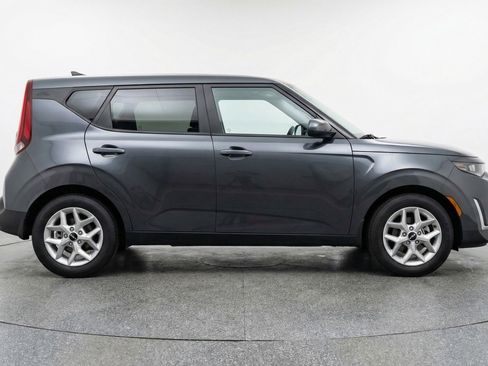 Used 2025 Kia Soul LX w/ LX Technology Package image 11