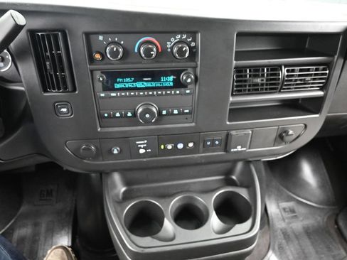 Used 2025 Chevrolet Express 3500 LT w/ LT Preferred Equipment Group RWD image 16
