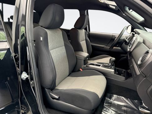 Used 2022 Toyota Tacoma TRD Sport image 16