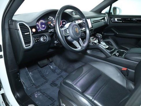 Used 2021 Porsche Cayenne Coupe image 18