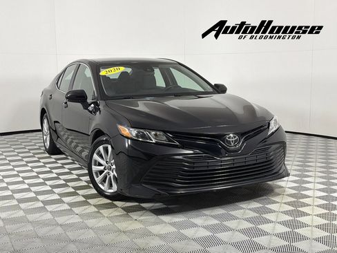 Used 2020 Toyota Camry LE FWD image 1