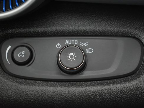 Used 2025 Chevrolet Trax LS image 17