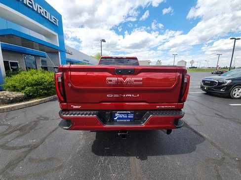 Used 2024 GMC Sierra 3500 Denali w/ Technology Package AWD/4WD image 8
