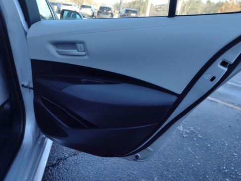 Used 2025 Toyota Corolla LE image 19