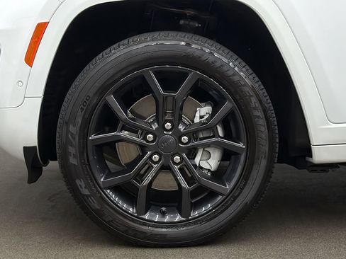 Used 2023 Jeep Grand Cherokee 30th Anniversary AWD/4WD image 10