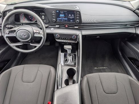 Used 2022 Hyundai Elantra SEL w/ Preferred Accessory Package FWD image 4