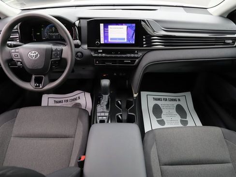 Used 2025 Toyota Camry LE image 18