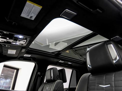 Used 2025 Cadillac Escalade V AWD/4WD image 7