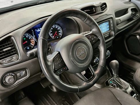 Used 2017 Jeep Renegade Altitude FWD image 18