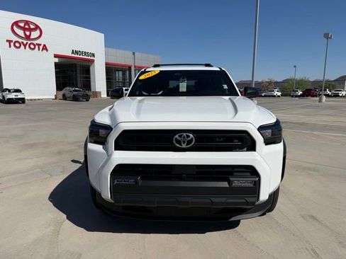 Certified 2025 Toyota 4Runner SR5 AWD/4WD image 2