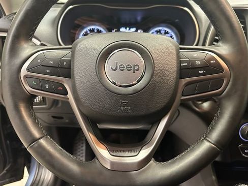 Used 2019 Jeep Cherokee Latitude Plus w/ Cold Weather Group image 9