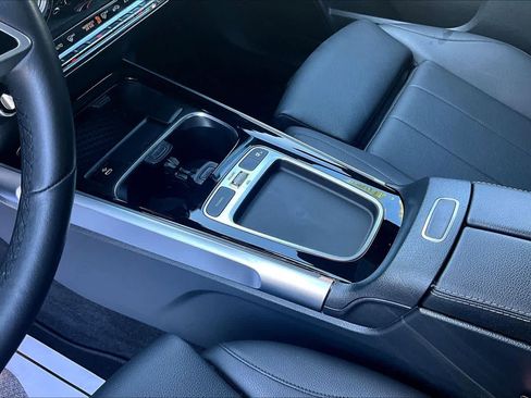 Used 2025 Mercedes-Benz GLB 250 image 15