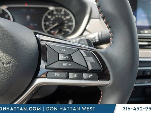 Used 2023 Jeep Compass Limited AWD/4WD image 13